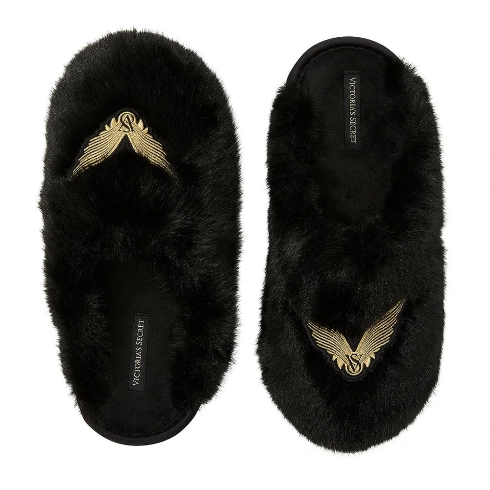 Black Soft Victorias scared slippers size medium 🖤🤍 - Picture 3 of 9